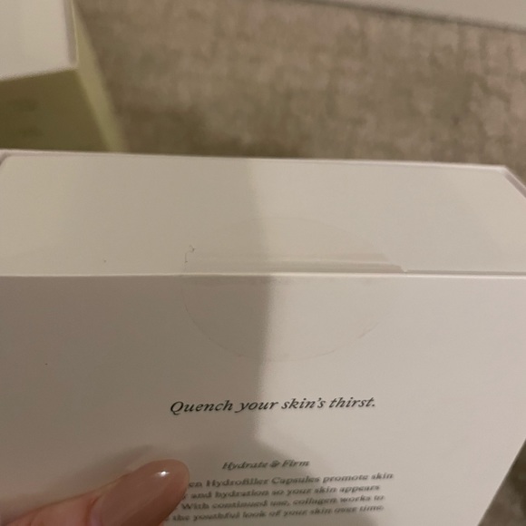 Droplette Device with TWO 30 day collagen capsules - Picture 12 of 13